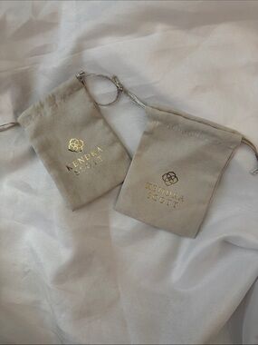 Kendra Scott Beige Suede Drawstring Jewelry Pouches (Set of 2)